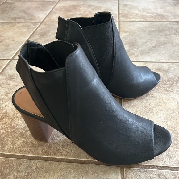 Maurice's open toe slip on booties - Picture 1 of 9